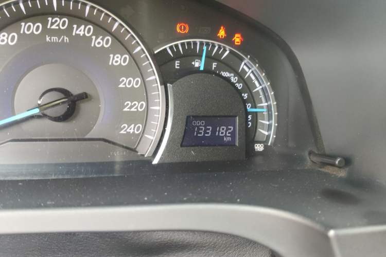 Used Toyota Camry 2015 2.0G Premier Edition Odometer Close Up
