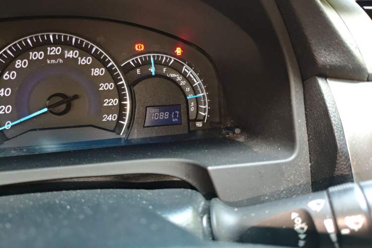 Used Toyota Camry 2015 2.0G Premier Edition Odometer Close Up
