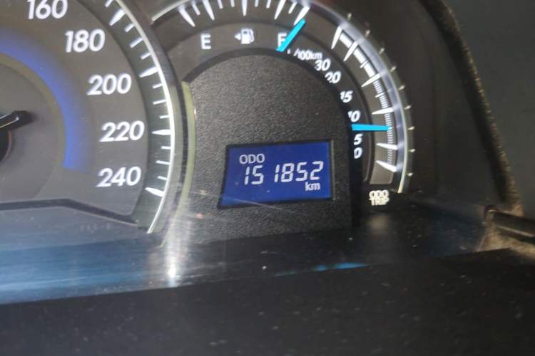 Used Toyota Camry 2015 2.0G Premier Edition Odometer Close Up