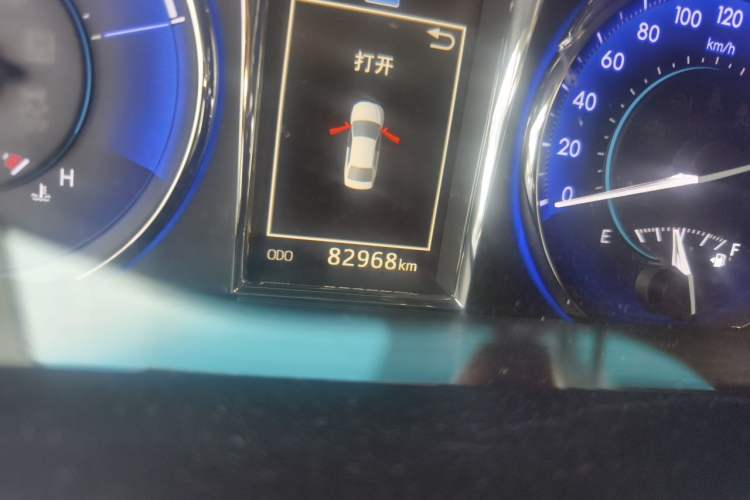 Used Toyota Camry 2015 Dual-Engine 2.5 HG Luxury Navigation Edition Odometer Close Up
