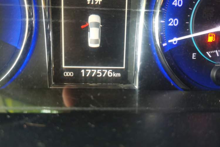Used Toyota Camry 2015 Dual-Engine 2.5 HG Luxury Navigation Edition Odometer Close Up