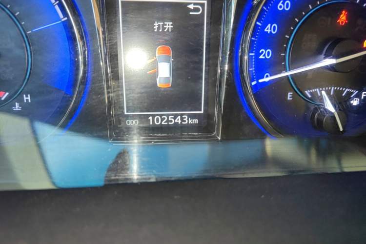 Used Toyota Camry 2015 Dual-Engine 2.5 HG Luxury Navigation Edition Odometer Close Up