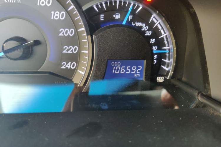 Used Toyota Camry 2015 2.0G Premier Edition Odometer Close Up