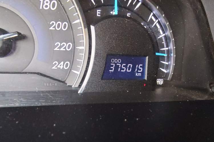 Used Toyota Camry 2015 2.0G Premier Edition Odometer Close Up