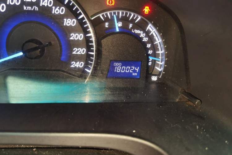 Used Toyota Camry 2015 2.0G Premier Edition Odometer Close Up