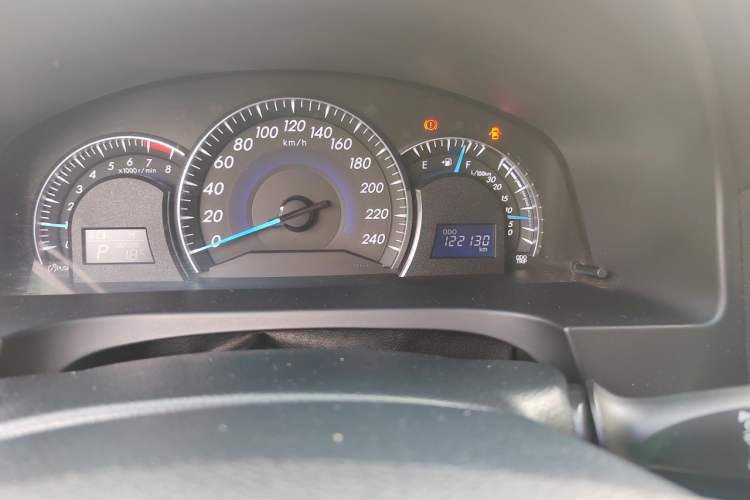 Used Toyota Camry 2015 2.0G Premier Edition Odometer Close Up
