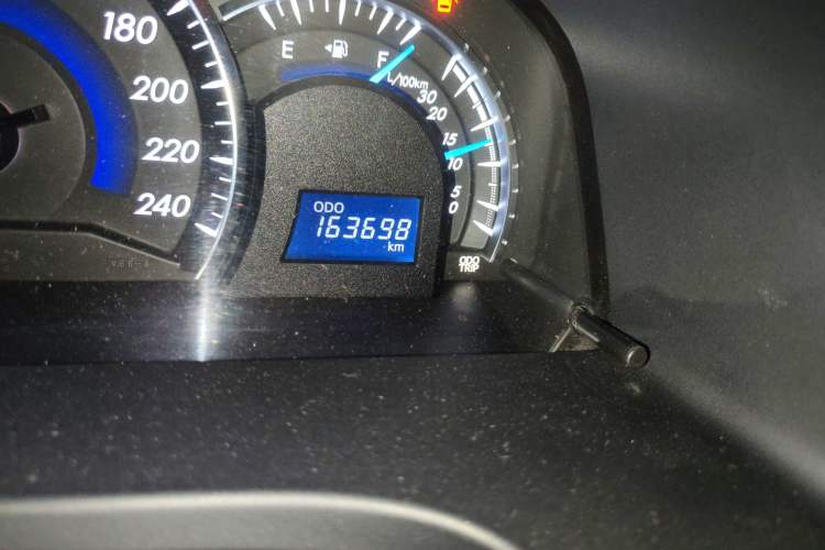 Used Toyota Camry 2015 2.0G Premier Edition Odometer Close Up