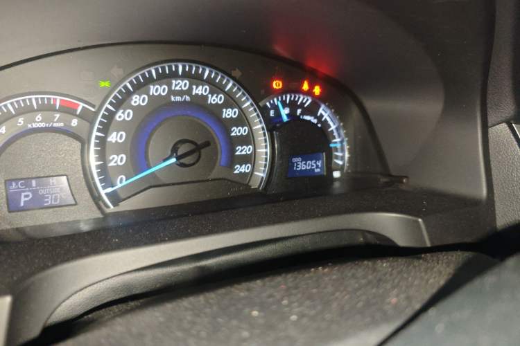 Used Toyota Camry 2015 2.0G Premier Edition Odometer Close Up