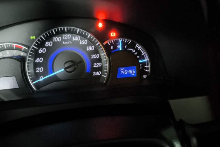 Used Toyota Camry 2015 2.0E Elite Edition Odometer Close Up