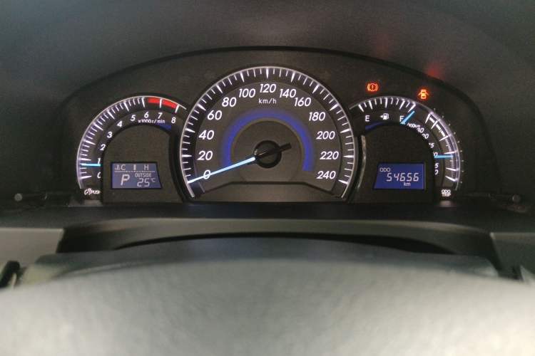 Used Toyota Camry 2015 2.5G Luxury Navigation Edition Odometer Close Up