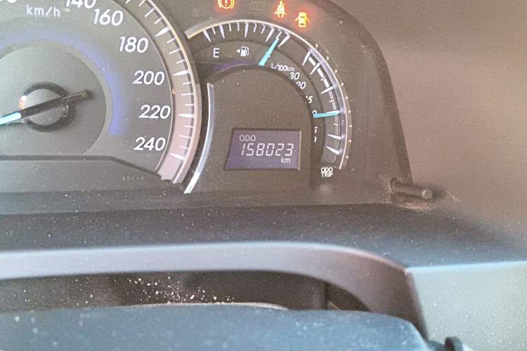 Used Toyota Camry 2015 2.0G Premier Edition Odometer Close Up
