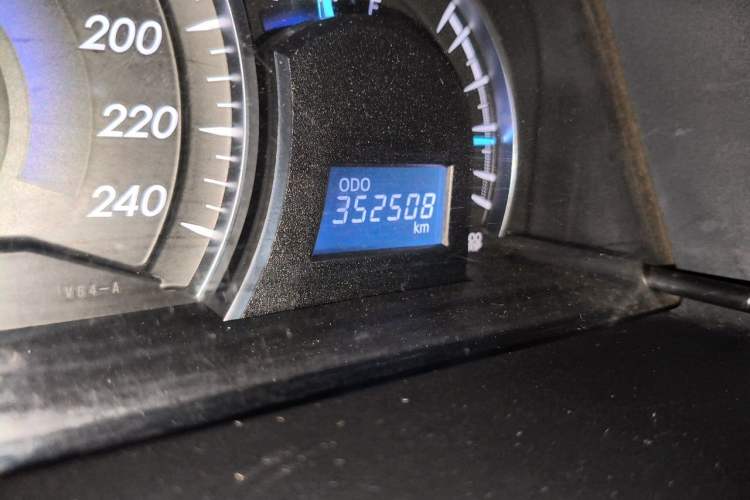 Used Toyota Camry 2015 2.0E Elite Edition Odometer Close Up
