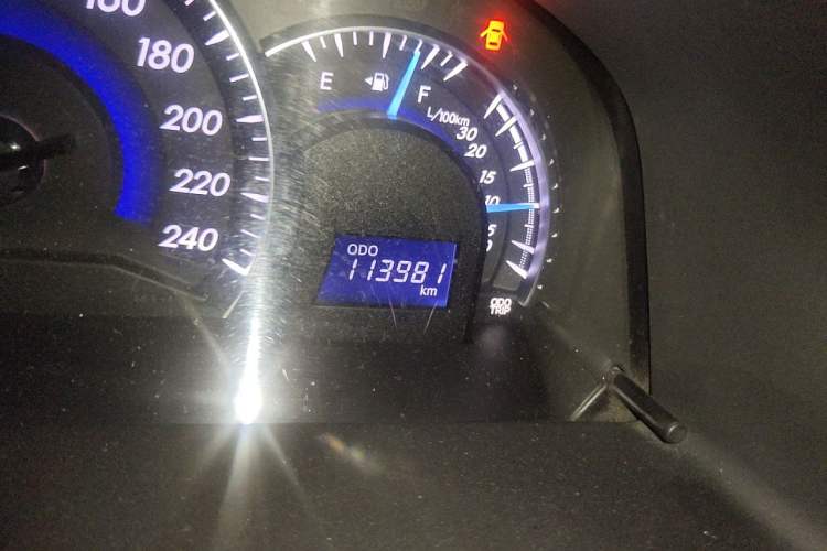 Used Toyota Camry 2015 2.0G Premier Edition Odometer Close Up