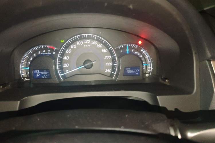 Used Toyota Camry 2015 2.0G Premier Edition Odometer Close Up