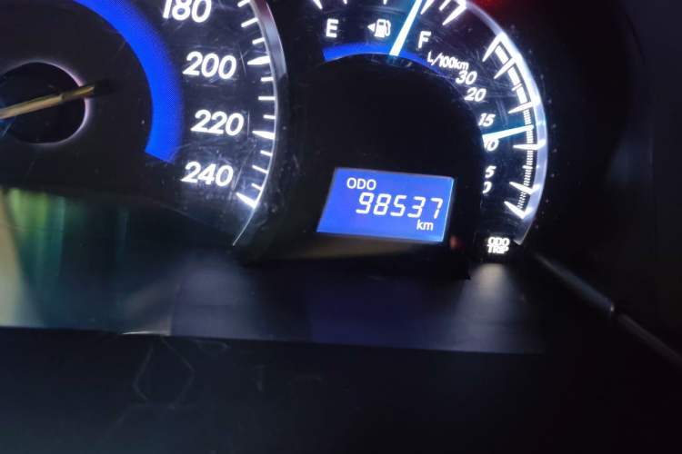 Used Toyota Camry 2015 2.0G Premier Edition Odometer Close Up