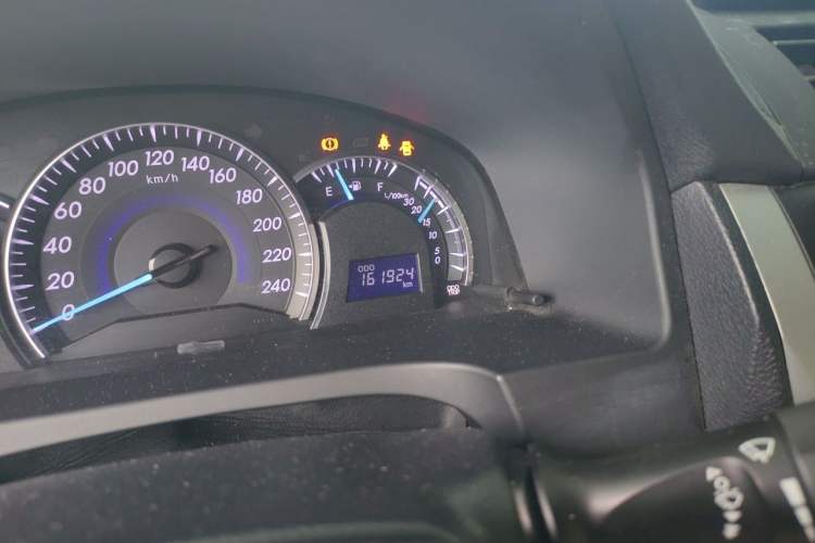Used Toyota Camry 2015 2.0G Premier Edition Odometer Close Up