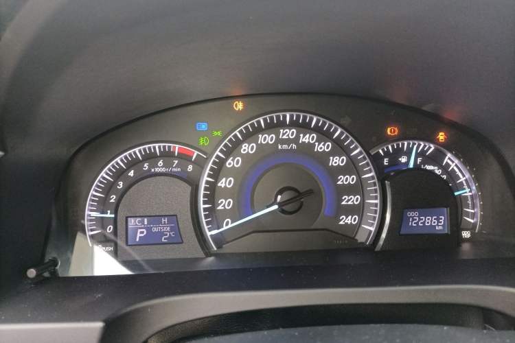 Used Toyota Camry 2015 2.0G Premier Edition Odometer Close Up