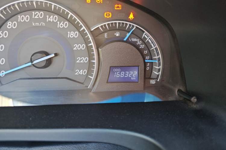 Used Toyota Camry 2015 2.0E Elite Edition Odometer Close Up