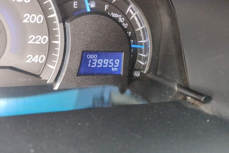 Used Toyota Camry 2015 2.0E Elite Edition Odometer Close Up