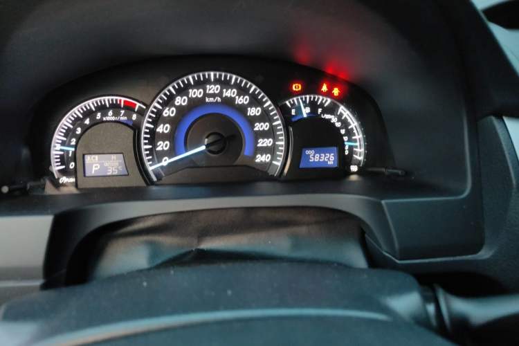 Used Toyota Camry 2015 2.0G Premier Edition Odometer Close Up