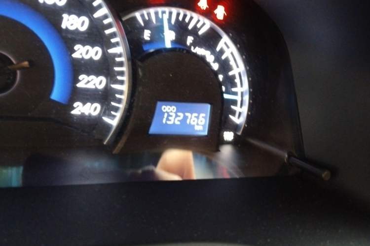 Used Toyota Camry 2015 2.0G Premier Edition Odometer Close Up