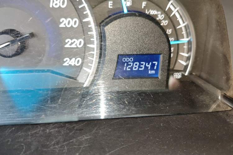 Used Toyota Camry 2015 2.0E Elite Edition Odometer Close Up