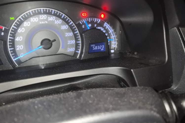 Used Toyota Camry 2015 2.0G Premier Edition Odometer Close Up
