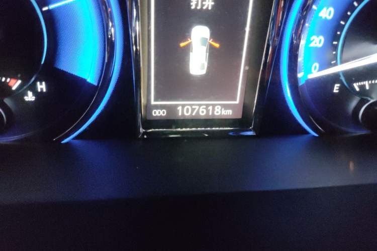 Used Toyota Camry 2015 Dual-Engine 2.5 HG Luxury Navigation Edition Odometer Close Up