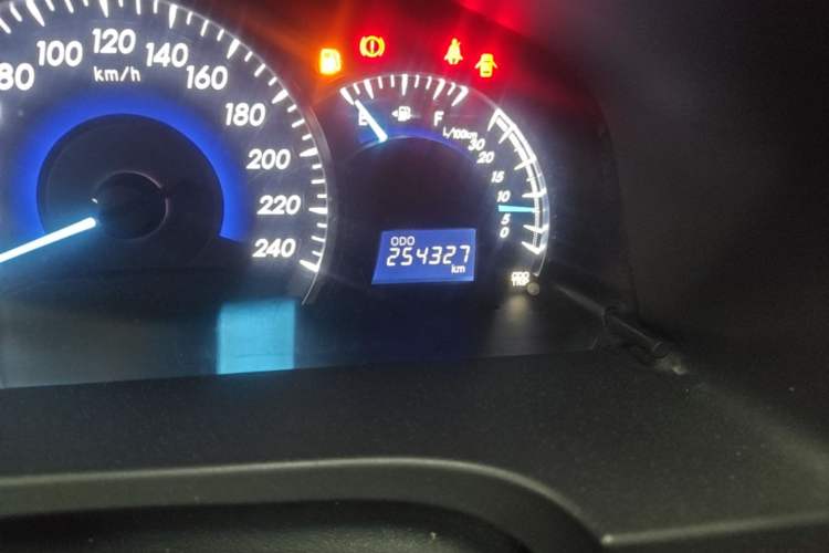 Used Toyota Camry 2015 2.0G Premier Edition Odometer Close Up
