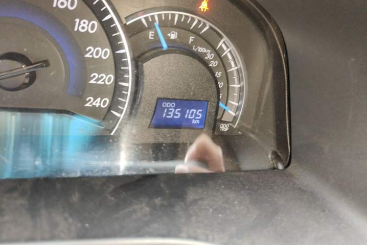 Used Toyota Camry 2015 2.0E Elite Edition Odometer Close Up