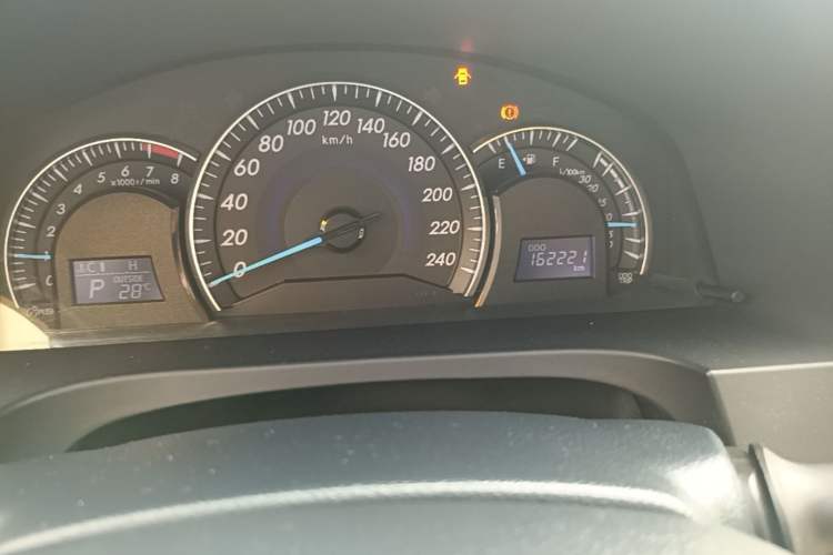 Used Toyota Camry 2015 2.0E Elite Edition Odometer Close Up