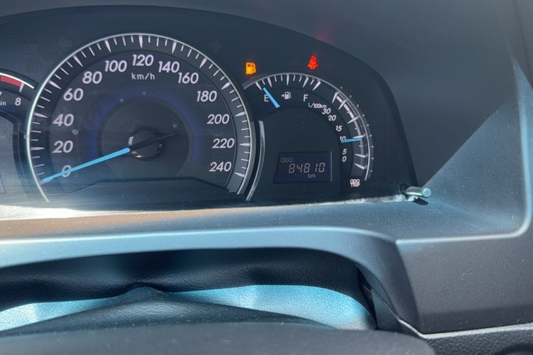 Used Toyota Camry 2015 2.5G Luxury Navigation Edition Odometer Close Up