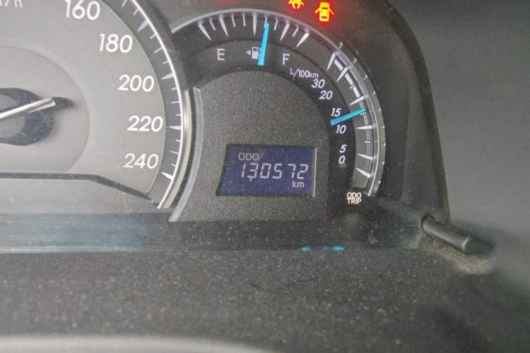 Used Toyota Camry 2015 2.0G Premier Edition Odometer Close Up
