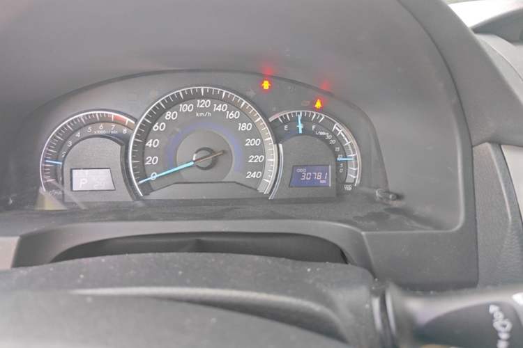 Used Toyota Camry 2015 2.0E Elite Edition Odometer Close Up