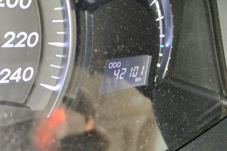 Used Toyota Camry 2015 2.0G Premier Edition Odometer Close Up
