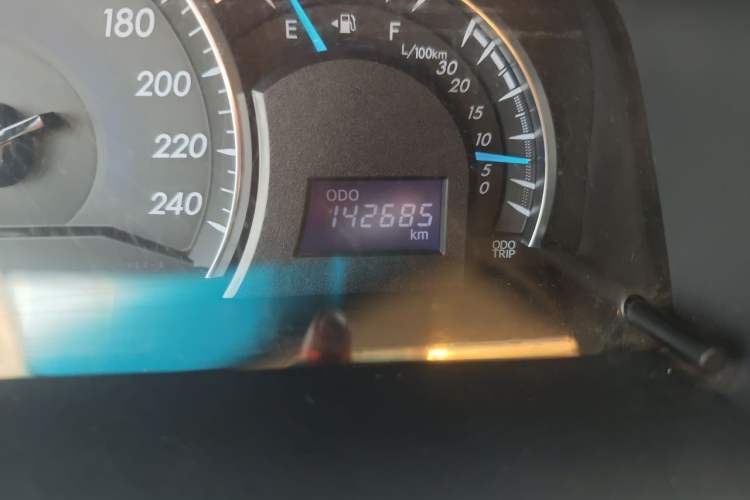 Used Toyota Camry 2015 2.0E Elite Edition Odometer Close Up