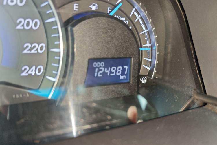Used Toyota Camry 2015 2.0G Premier Edition Odometer Close Up