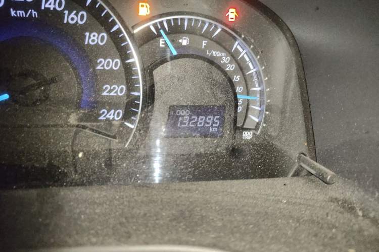 Used Toyota Camry 2015 2.0G Premier Edition Odometer Close Up