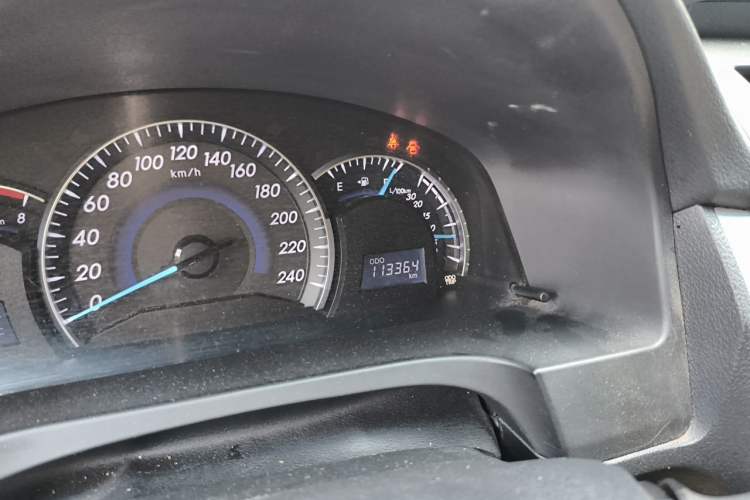 Used Toyota Camry 2015 2.0G Premier Edition Odometer Close Up