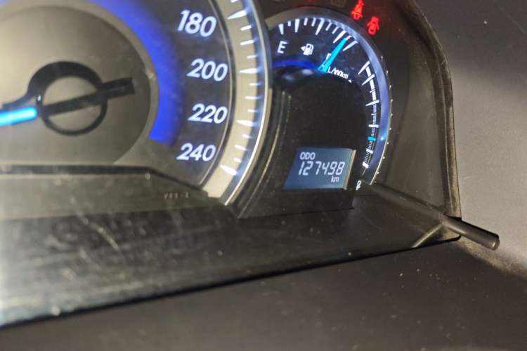 Used Toyota Camry 2015 2.0G Premier Edition Odometer Close Up