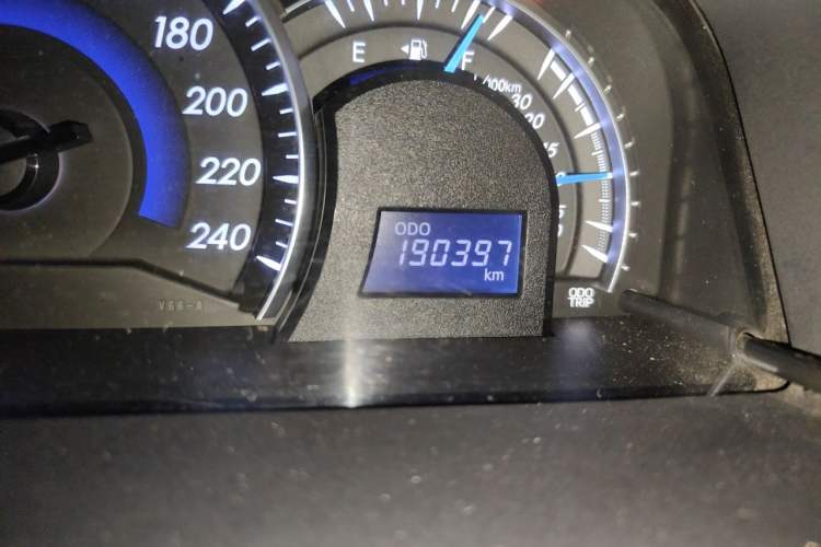 Used Toyota Camry 2015 2.0G Premier Edition Odometer Close Up