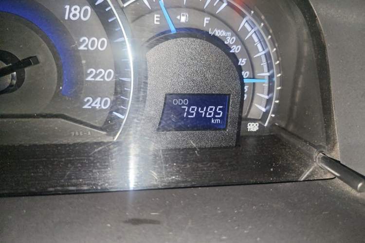 Used Toyota Camry 2015 2.0G Premier Edition Odometer Close Up