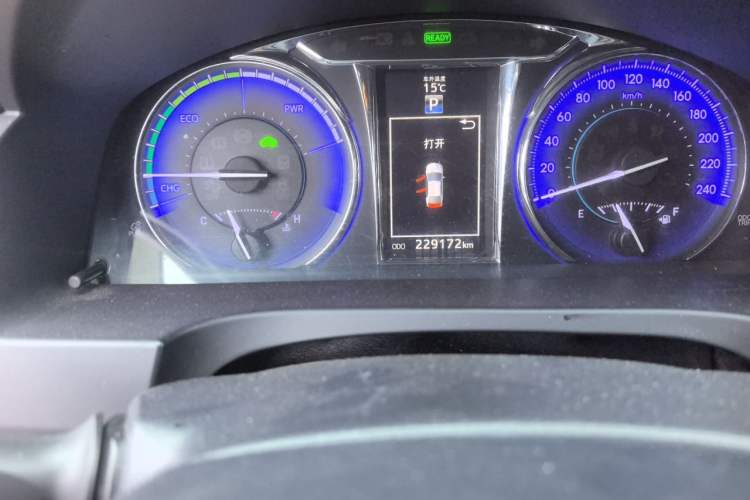 Used Toyota Camry 2015 Dual-Engine 2.5 HG Luxury Navigation Edition Odometer Close Up