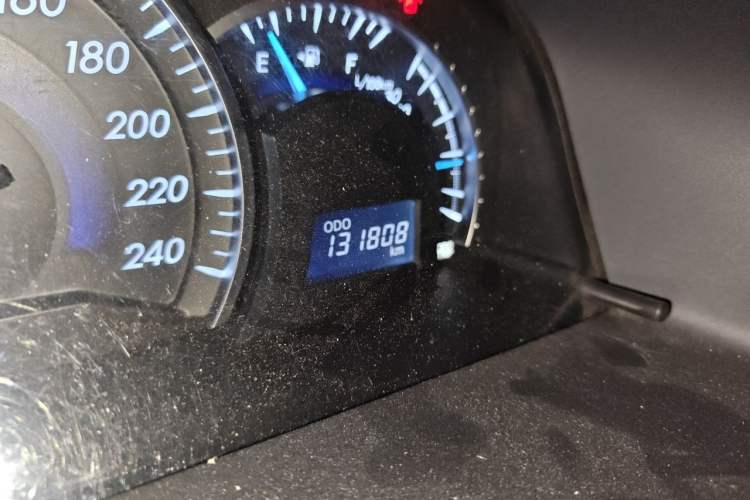 Used Toyota Camry 2015 2.0G Premier Edition Odometer Close Up