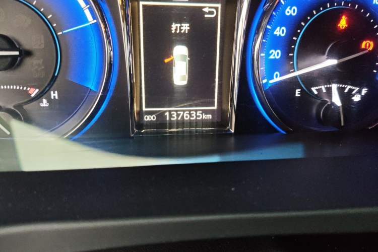 Used Toyota Camry 2015 Dual-Engine 2.5 HG Luxury Navigation Edition Odometer Close Up