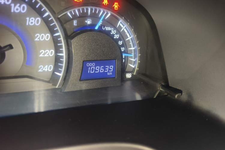 Used Toyota Camry 2015 2.0G Premier Edition Odometer Close Up