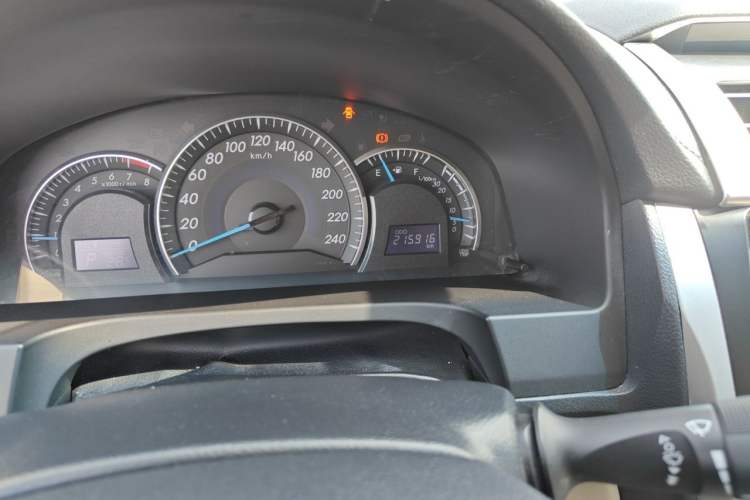 Used Toyota Camry 2015 2.0E Elite Edition Odometer Close Up
