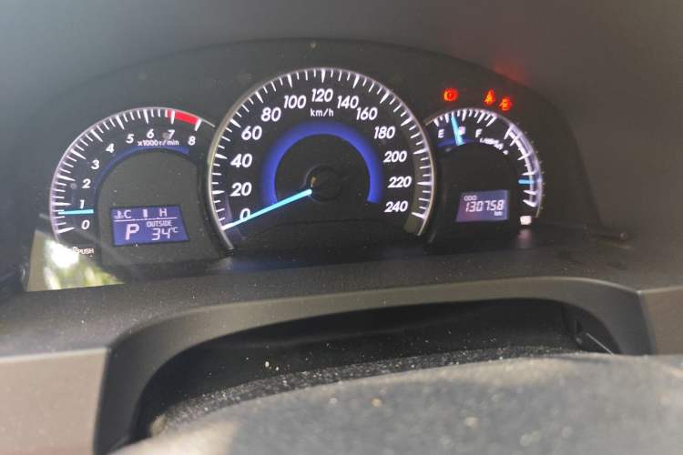 Used Toyota Camry 2015 2.0G Premier Edition Odometer Close Up