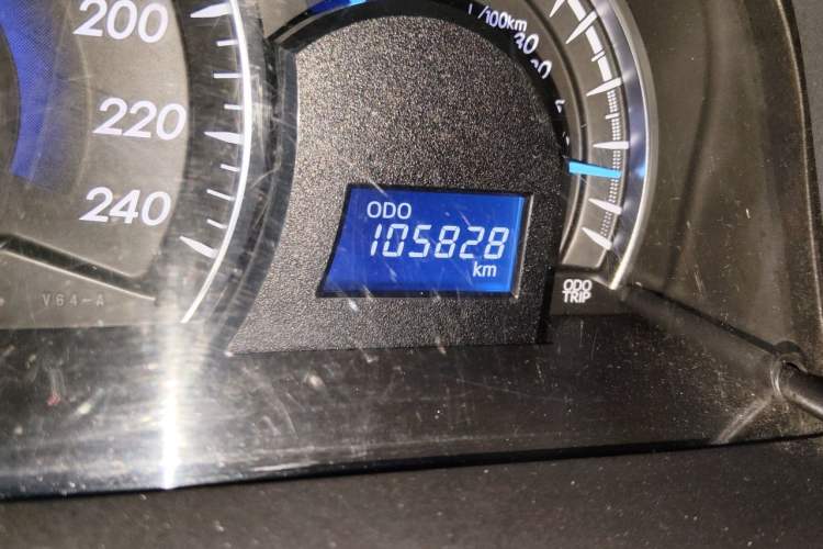 Used Toyota Camry 2015 2.0E Elite Edition Odometer Close Up