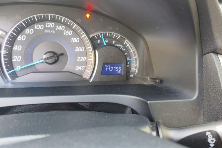 Used Toyota Camry 2015 2.0E Elite Edition Odometer Close Up
